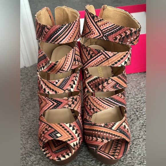 High heels, pattern zip up - Picture 4 of 4